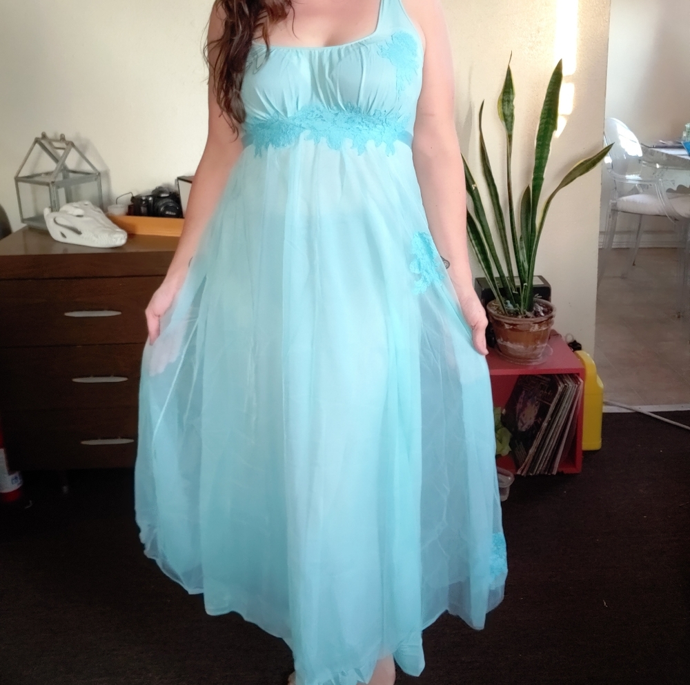 Vintage powder blue full nightgown lace applique